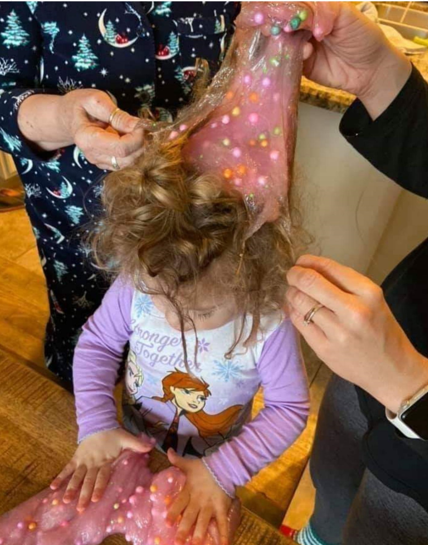 روش پاک کردن اسلایم از روی موی کودکان