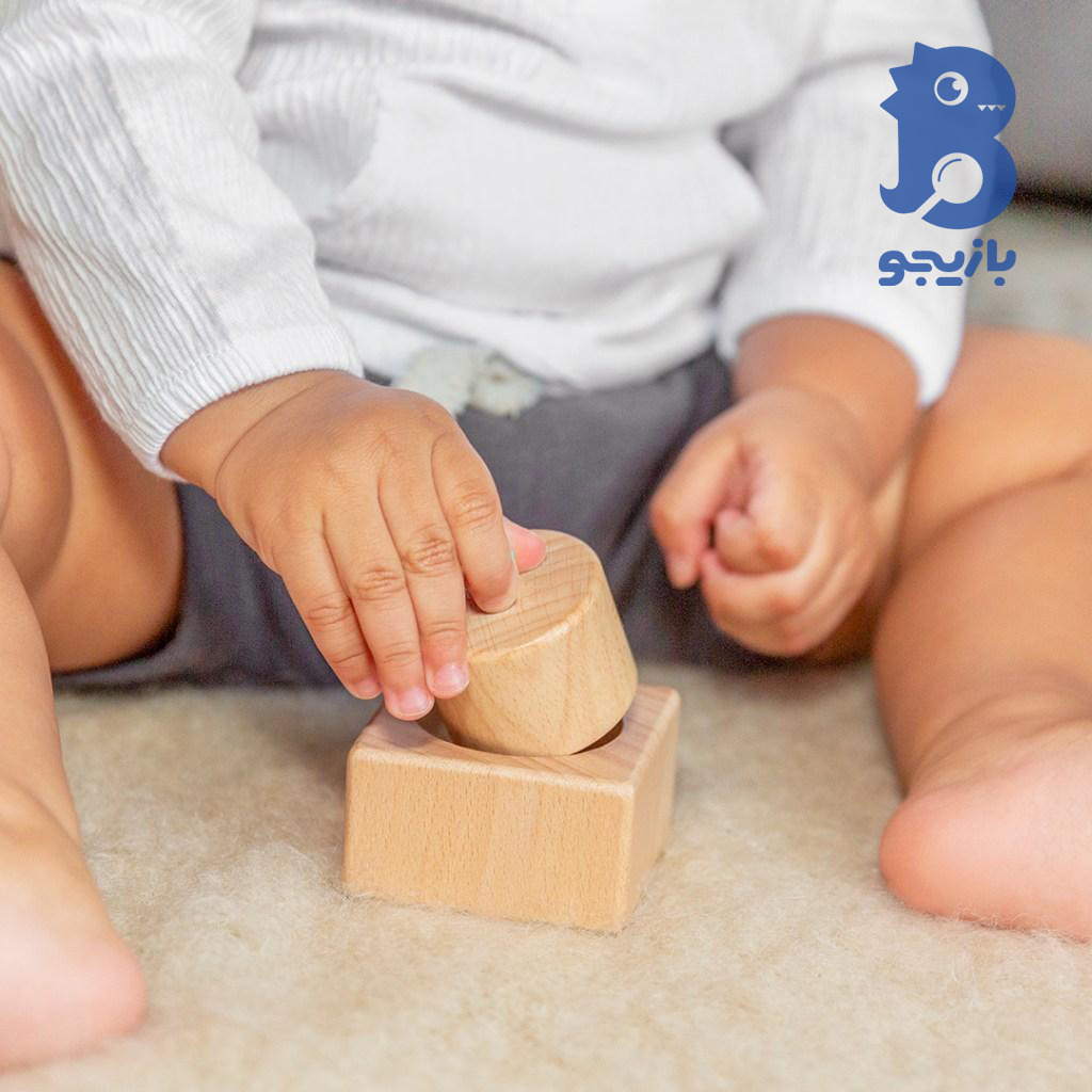 چنگ زدن نوزاد ۱ ساله؛ مراحل رشد گرفتن اشیا، تقویت مهارت دست و زمان مراجعه به پزشک